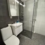 Ylimmaen Kerroksen Tilava Kolmio Jokinaekymaellae Apartmán