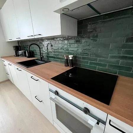 Ylimmaen Kerroksen Tilava Kolmio Jokinaekymaellae *