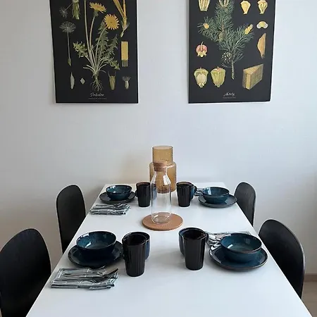 Ylimmaen Kerroksen Tilava Kolmio Jokinaekymaellae Apartamento