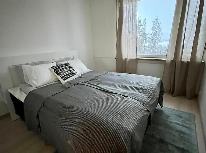 Ylimmaen Kerroksen Tilava Kolmio Jokinaekymaellae Apartamento Rovaniemi