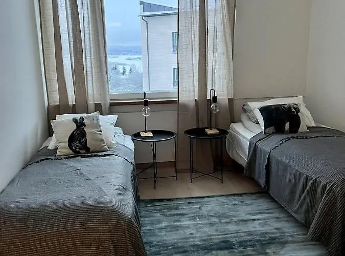 Ylimmaen Kerroksen Tilava Kolmio Jokinaekymaellae Apartamento