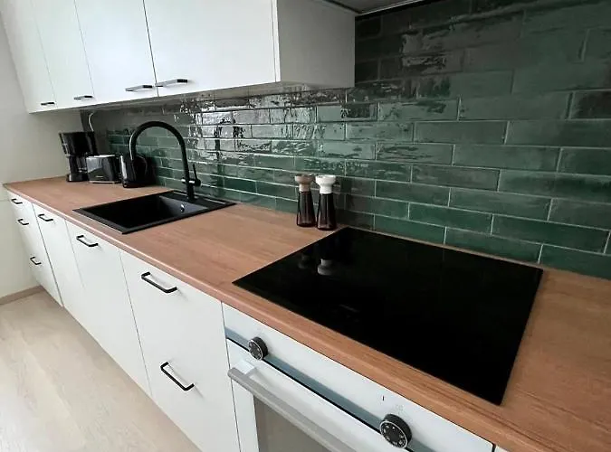 Ylimmaen Kerroksen Tilava Kolmio Jokinaekymaellae *