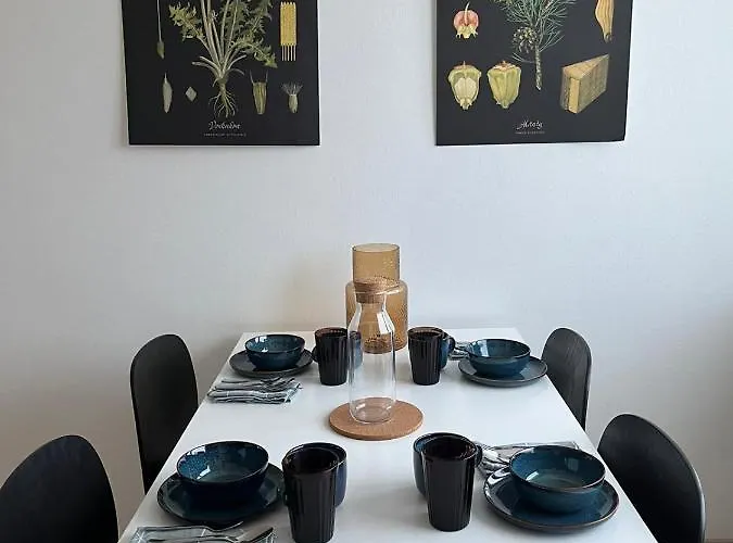 Ylimmaen Kerroksen Tilava Kolmio Jokinaekymaellae Apartamento